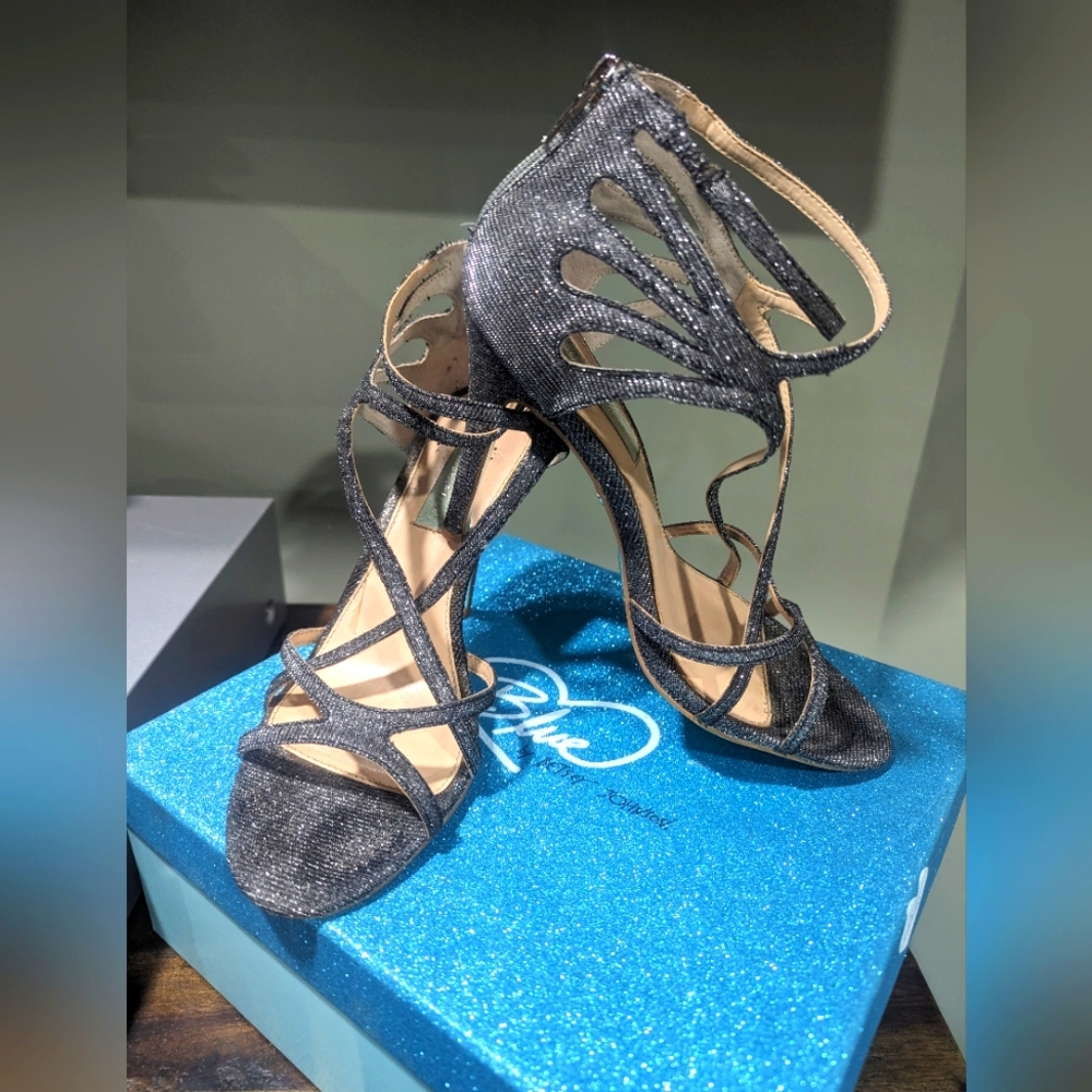 Betsey Johnson Talia Iridescent Silver heels sz 9.5